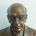Busto Dr Manuel Velasco Suarez