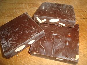 Archivo:Chocolate duro con almendras tostadas, elaboración artesana
