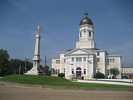 Claiborne County Courthouse and Confederate monument, Port Gibson, Mississippi 2008.jpg