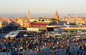 Archivo:Djemaa el Fna, evening
