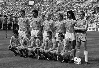 EK voetbal in West Duitsland; Nederland tegen Ierland 1 Van Basten, Rijkaard, R. Koeman, E. Koeman, Gullit en Van Breukelen.jpg