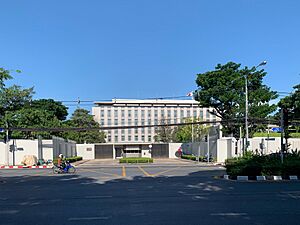 Archivo:Embassy of Japan in Thailand สถานเอกอัครราชทูตญี่ปุ่นประจำประเทศไทย バンコク