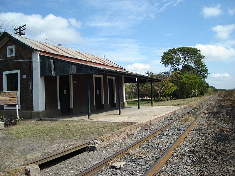 Estacion Santa Coloma - edificio