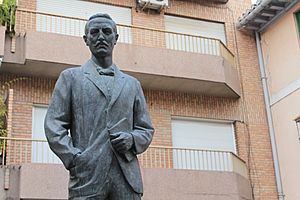 Archivo:Estatua de Ceferino Isla - Santa Fe (Granada)