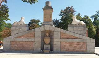 Fuente Egipcia Retiro Madrid.jpg