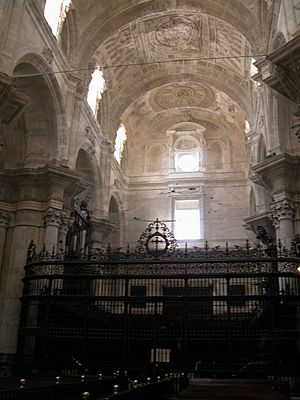 Archivo:Interior de la Catedral de Cádiz
