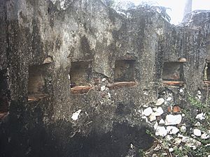 Archivo:Interior del fuerte de Candelaria Moro