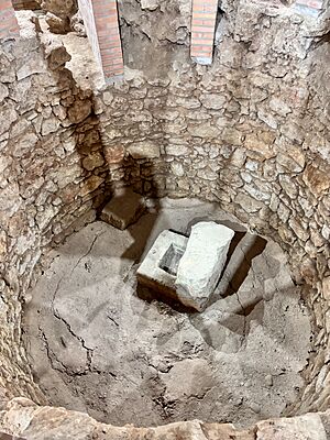 Archivo:Interior mausoleo Cordoba