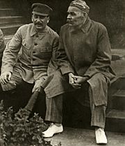 Archivo:Joseph Stalin and Maxim Gorky 1931