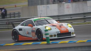 Archivo:Le Mans 2016 - GT Am - -86 Gulf Racing Porsche 911 RSR - Benjamin Barker Adam Carroll Michael Wainwright (27809763206)