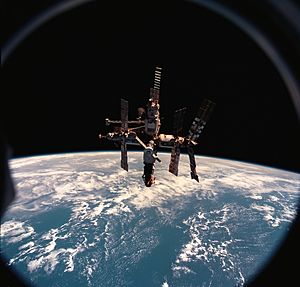 Archivo:Mir space station 12 June 1998