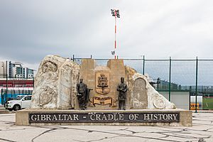 Archivo:Monumento de bienvenida, Gibraltar, 2015-12-09, DD 03