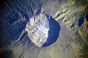 Archivo:Mount Tambora Volcano, Sumbawa Island, Indonesia
