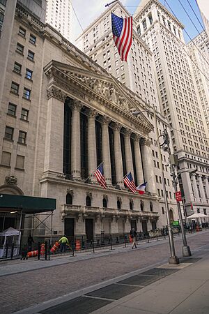 Archivo:New York Stock Exchange Facade 2015