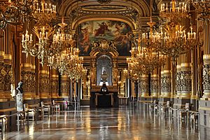 Archivo:Palais Garnier's grand salon, 12 February 2008