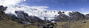 Archivo:Panoramic View of Huaytapallana