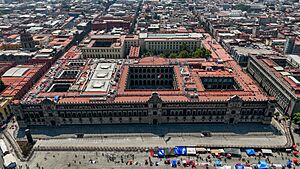 Archivo:Plaza de la Constitución - Zócalo de la Ciudad de México - 2