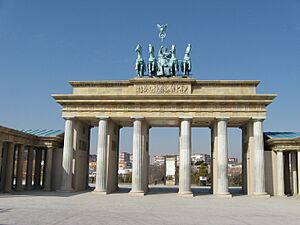 Archivo:Puerta de Brandenburgo, Parque de Europa, Torrejón