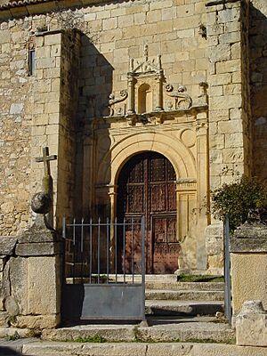 Archivo:Puerta de iglesia en Redueña