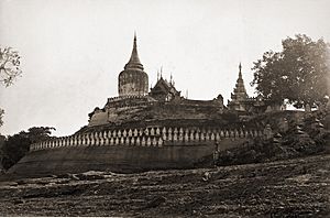 Archivo:Pumpkin Pagoda -Bupaya Pagoda-, Pagan, Upper Burma