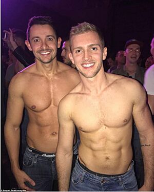 Archivo:Rave hunks 01