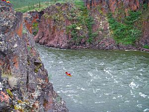 Archivo:Rocky Defile, Coppermine River