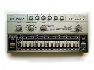 Archivo:Roland TR-606