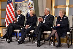Archivo:Secretary Kerry and Former Secretaries of State Clinton, Powell and Albright Attend a Reception Celebrating the Completion of the U.S. Diplomacy Center (31873986220)