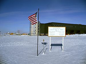 Archivo:South pole geographic el station