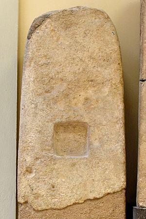 Archivo:Stele of king Shalmaneser I, 1263-1234 BCE. From Assur, Iraq. Pergamon Museum