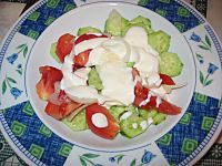 Archivo:Tomato Cucumber Salat