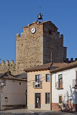 Archivo:Torre del reloj de Buitrago del Lozoya - 04