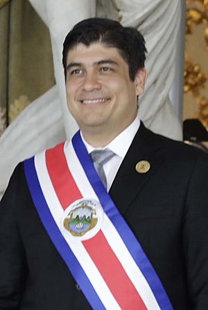 Archivo:Traspaso de Mando Presidencial - Costa Rica (cropped)