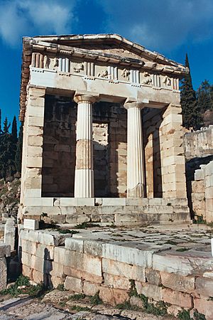 Archivo:Treasury of Athens at Delphi