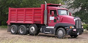 Archivo:Triaxle dump truck 2005-10-06.km