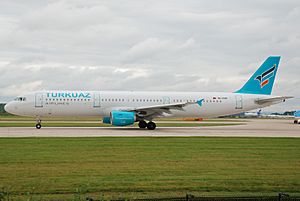 Archivo:Turkuaz Airlines A321 TC-TCF