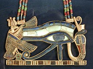 Archivo:Wedjat (Udjat) Eye of Horus pendant