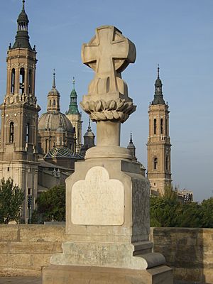 Archivo:Zaragoza - Cruz de Basilio