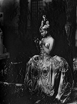 Archivo:1928-01-21, La Esfera, Celia Gámez, Walken (cropped)