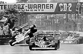 Archivo:1977 Long Beach Hunt and Reutemann