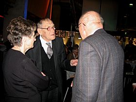 Archivo:2007.10.23. Leszek Kolakowski and Zofia and Wladyslaw Bartoszewski by Kubik