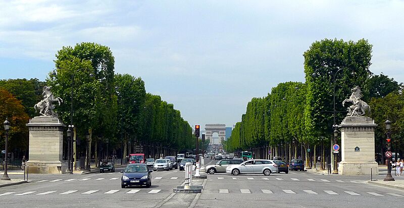 Avenue des Champs-Élysées 01 (cropped)