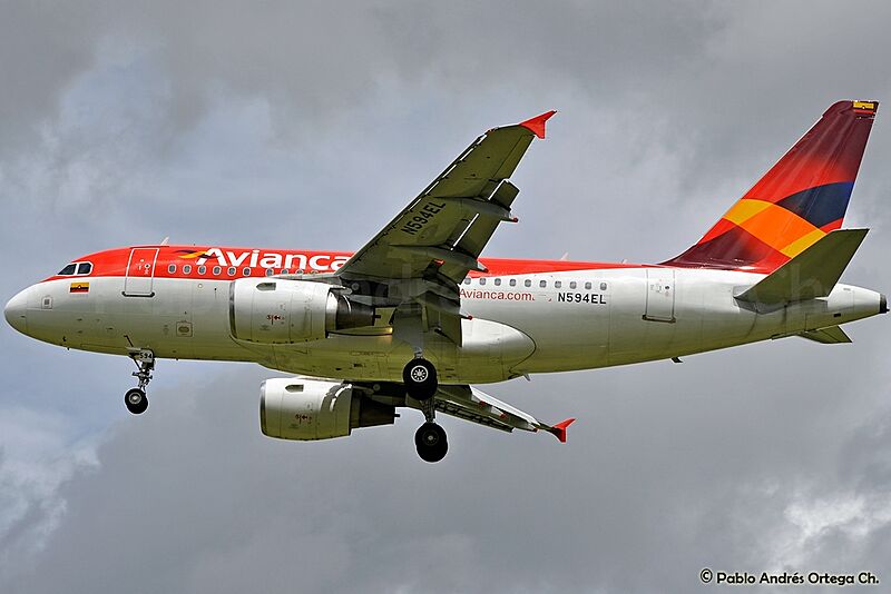 Avianca Airbus A318 (5882724268)