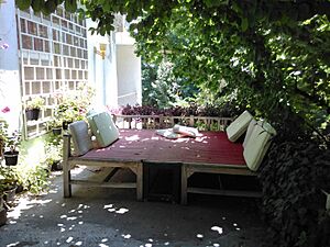 Archivo:Banc iranien takht
