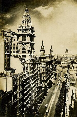 Archivo:Barolo, La Inmobiliaria y Congreso Nacional