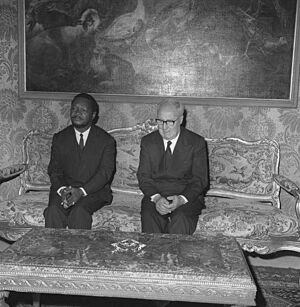 Archivo:Bokassa Saragat 1971