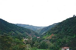 Cadenas montañosas que rodean al municipio de Salgar.jpg