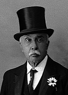 Carlos Coriolano Amador by Benjamín de la Calle.jpg