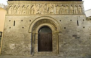 Archivo:Carrión de los Condes, Iglesia de Santiago el Mayor-PM 34940