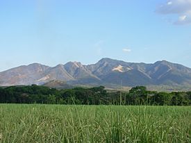 Cerro Guazapa vista desde NW - panoramio.jpg